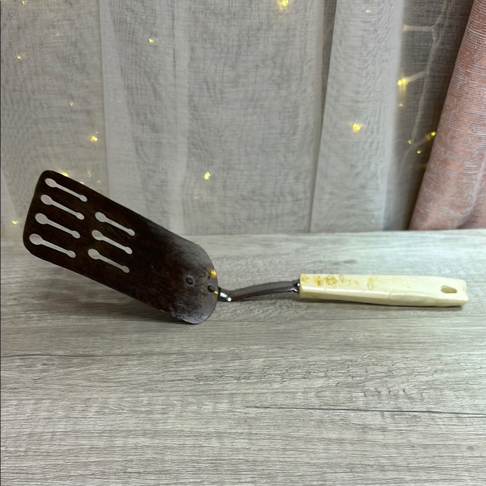 Classic Cream Spatula